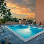 Cesare With Shared Pool * Ližnjan
