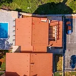 Cesare With Shared Pool Apartamento
