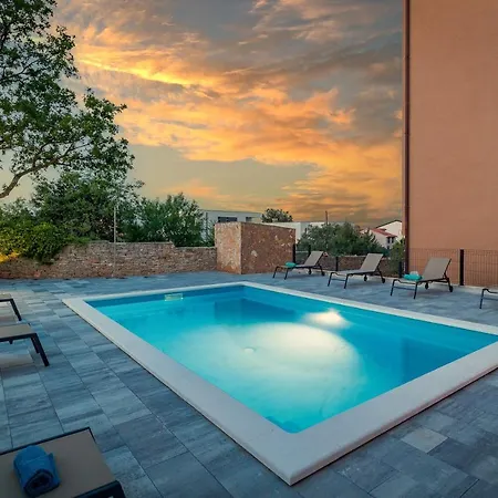 Cesare With Shared Pool * Ližnjan