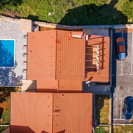 Cesare With Shared Pool Apartman