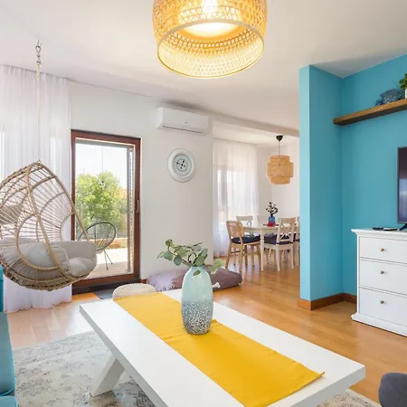 Cesare With Shared Pool Apartman *