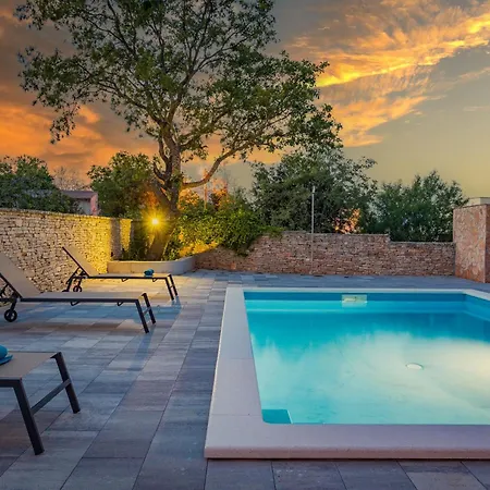 Cesare With Shared Pool Ližnjan