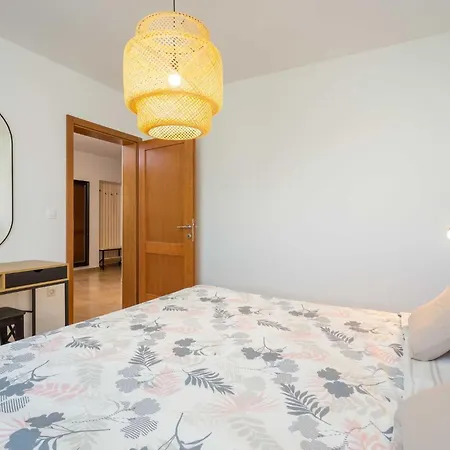 Cesare With Shared Pool Apartman