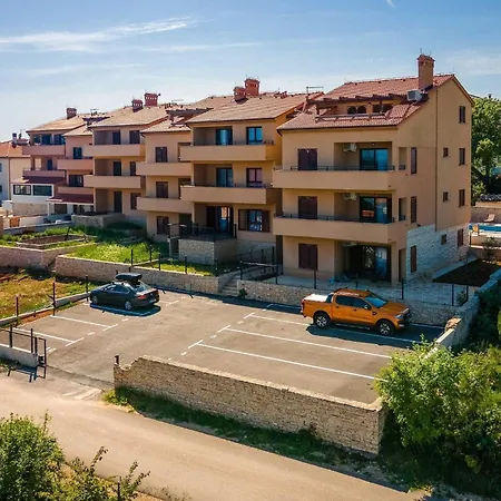 Cesare With Shared Pool Apartament *