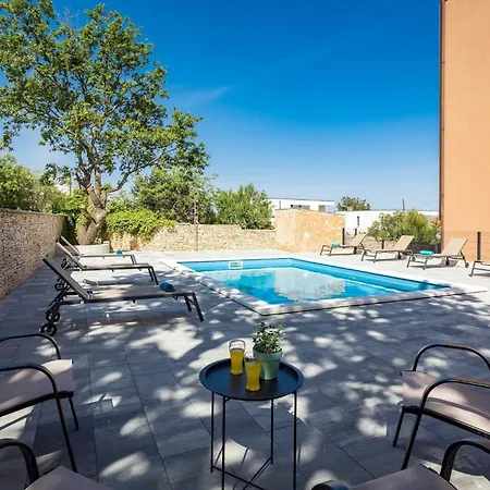 Appartement Cesare With Shared Pool Ližnjan