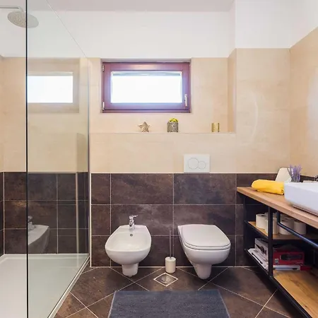 Cesare With Shared Pool Apartament