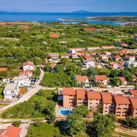 Lägenhet Cesare With Shared Pool *