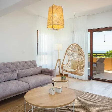 Cesare With Shared Pool Appartement Ližnjan