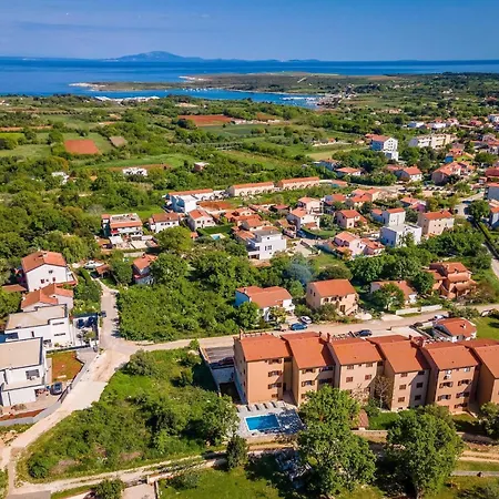 Apartman Cesare With Shared Pool Ližnjan