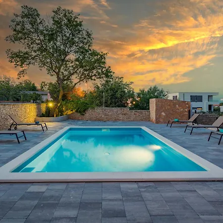 Cesare With Shared Pool Appartement *