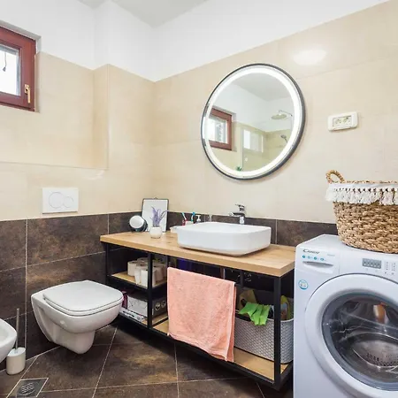 Cesare With Shared Pool Ližnjan