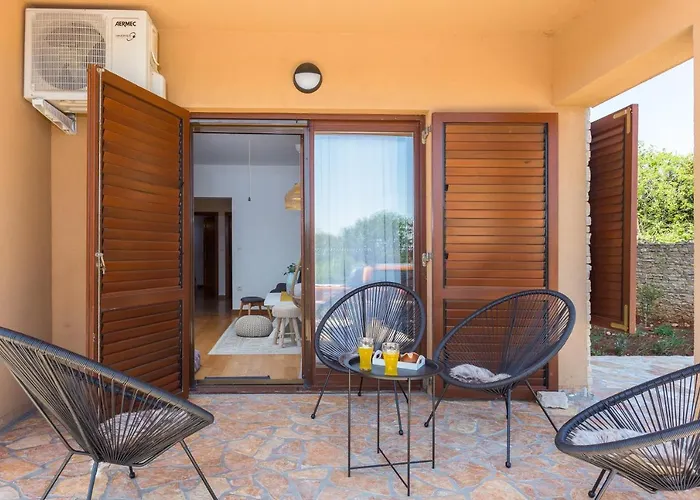 Cesare With Shared Pool Διαμέρισμα Ližnjan