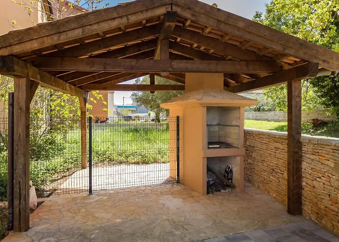 Διαμέρισμα Cesare With Shared Pool *